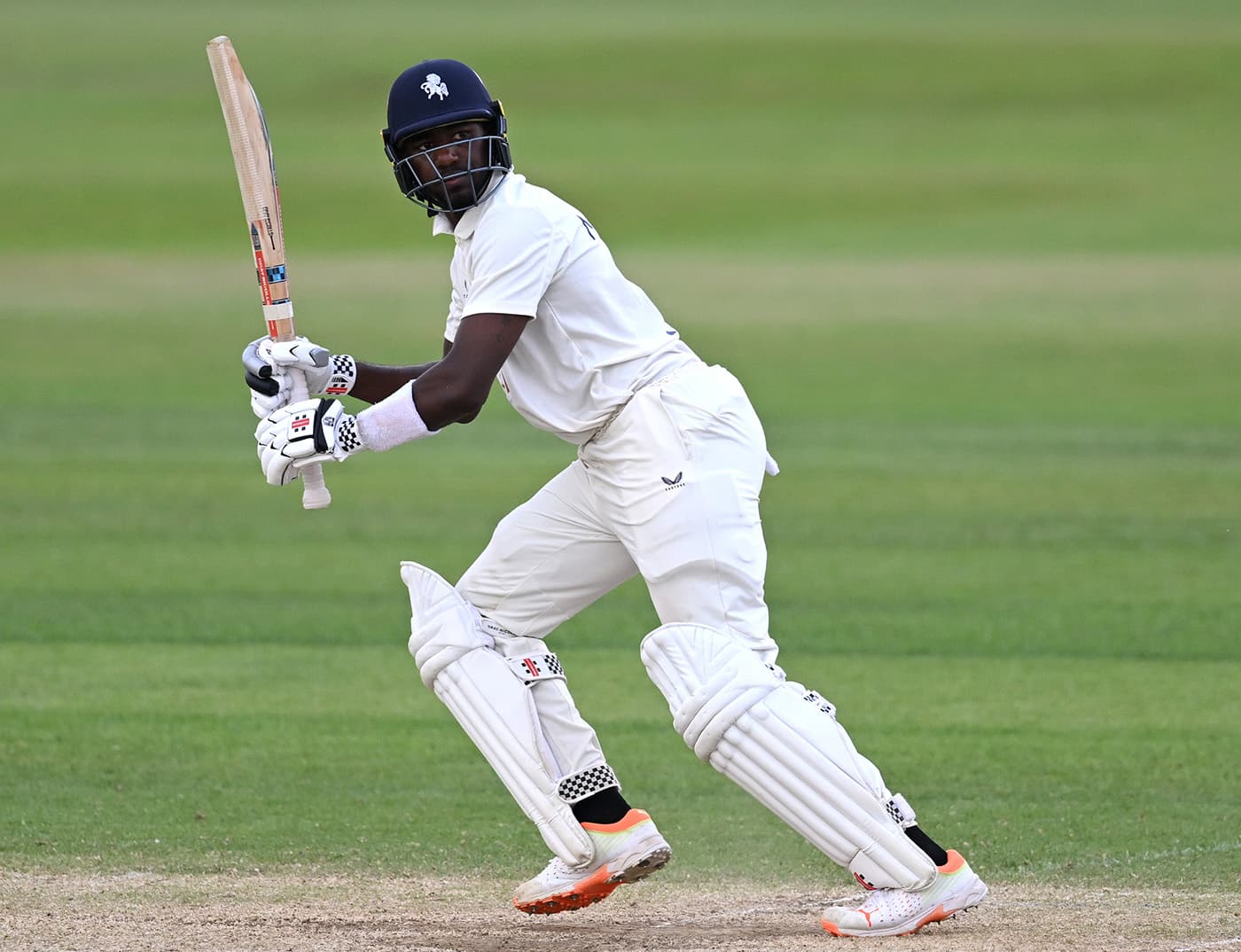 Kent batters boost hopes of supremecy over Gloucestershire