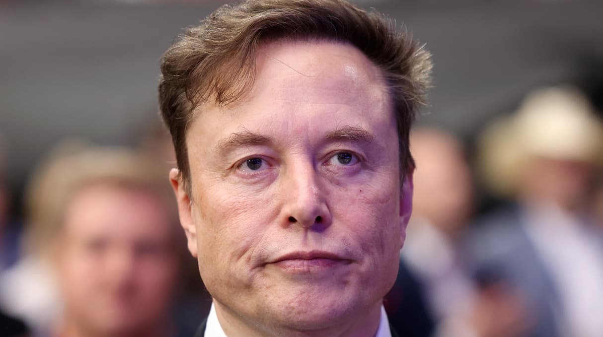 Socialists Hit Elon Musk After Hitler Post, “Never Deleting This App”