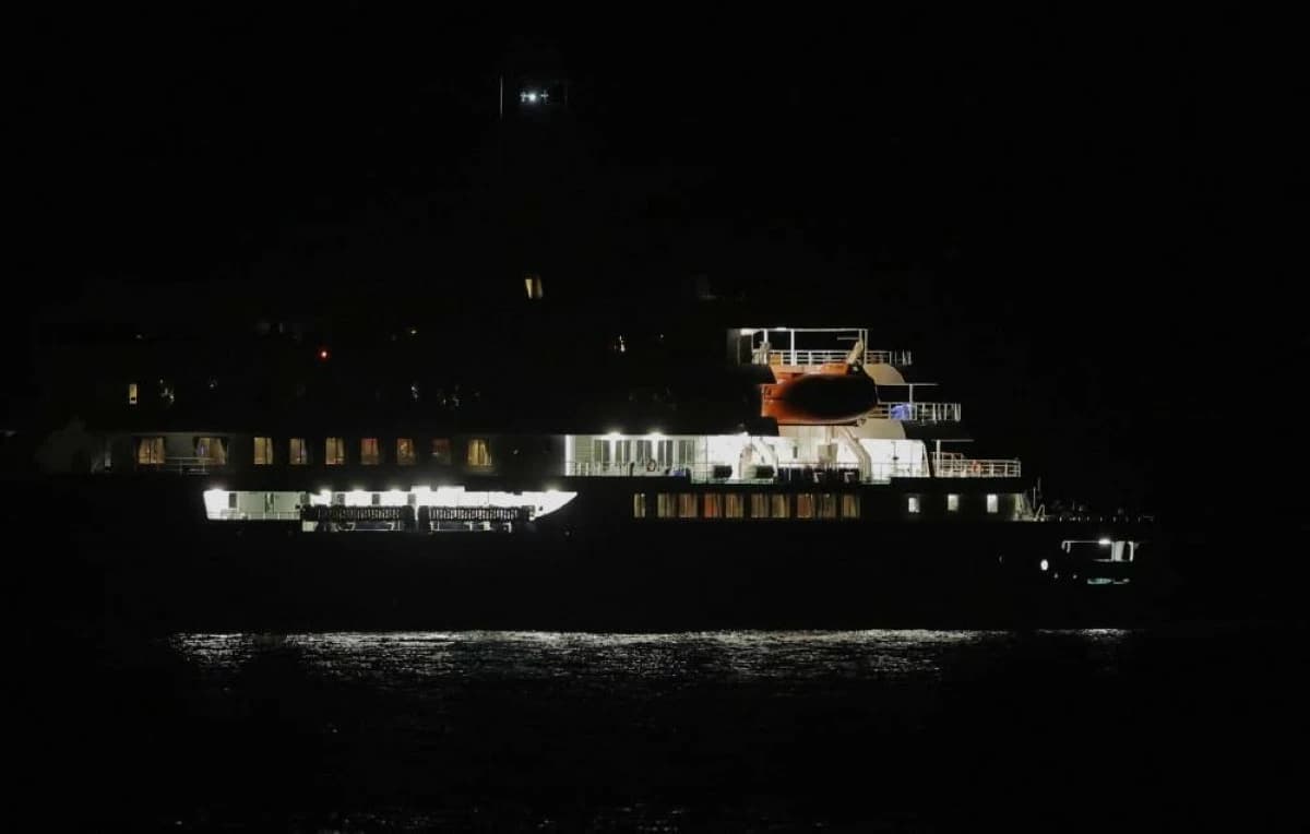 Cruise ship hit by hantavirus arrives in Tenerife