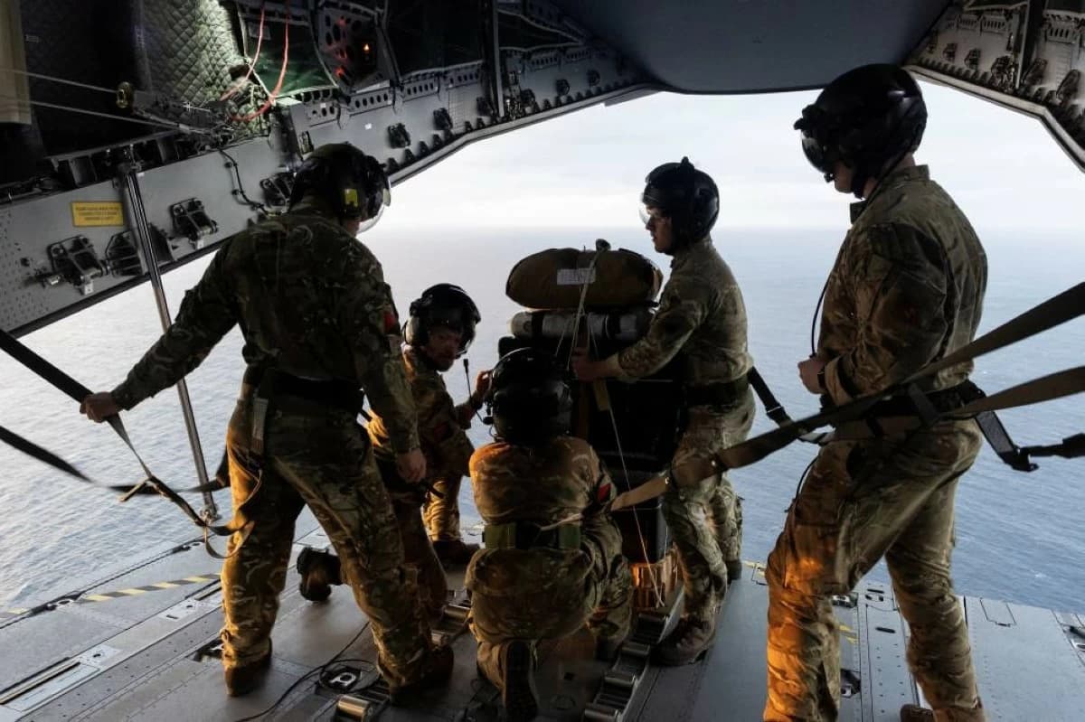 British paratroopers airdrop medics to remote island over hantavirus case