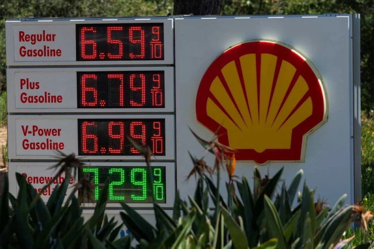Oil prices rise as US-Iran ceasefire 'on life support'