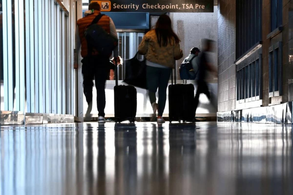 US adds Atlanta airport for Ebola screening, Red Cross mourns death of volunteers