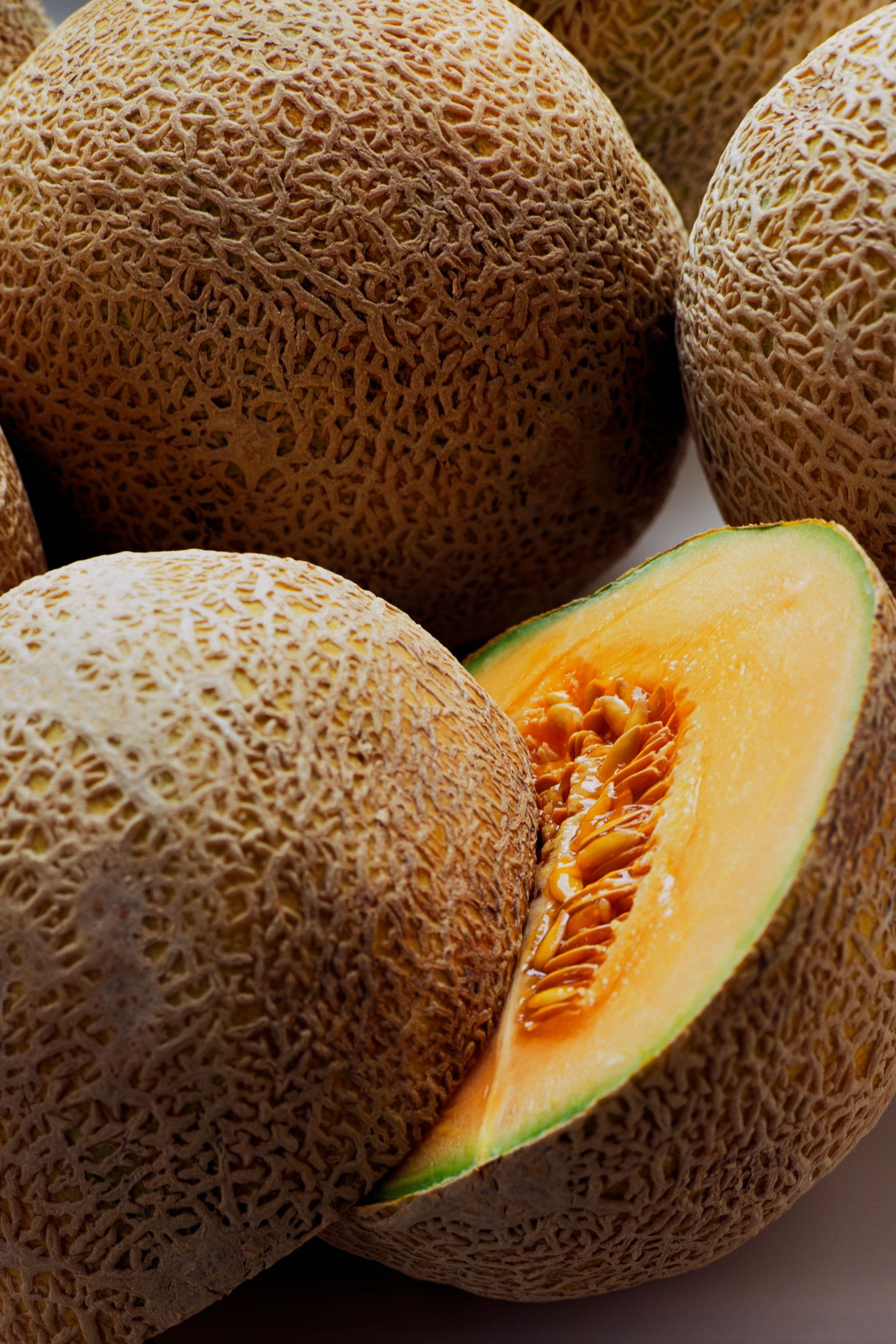How to Cut a Cantaloupe: Easy Step-by-Step Guide