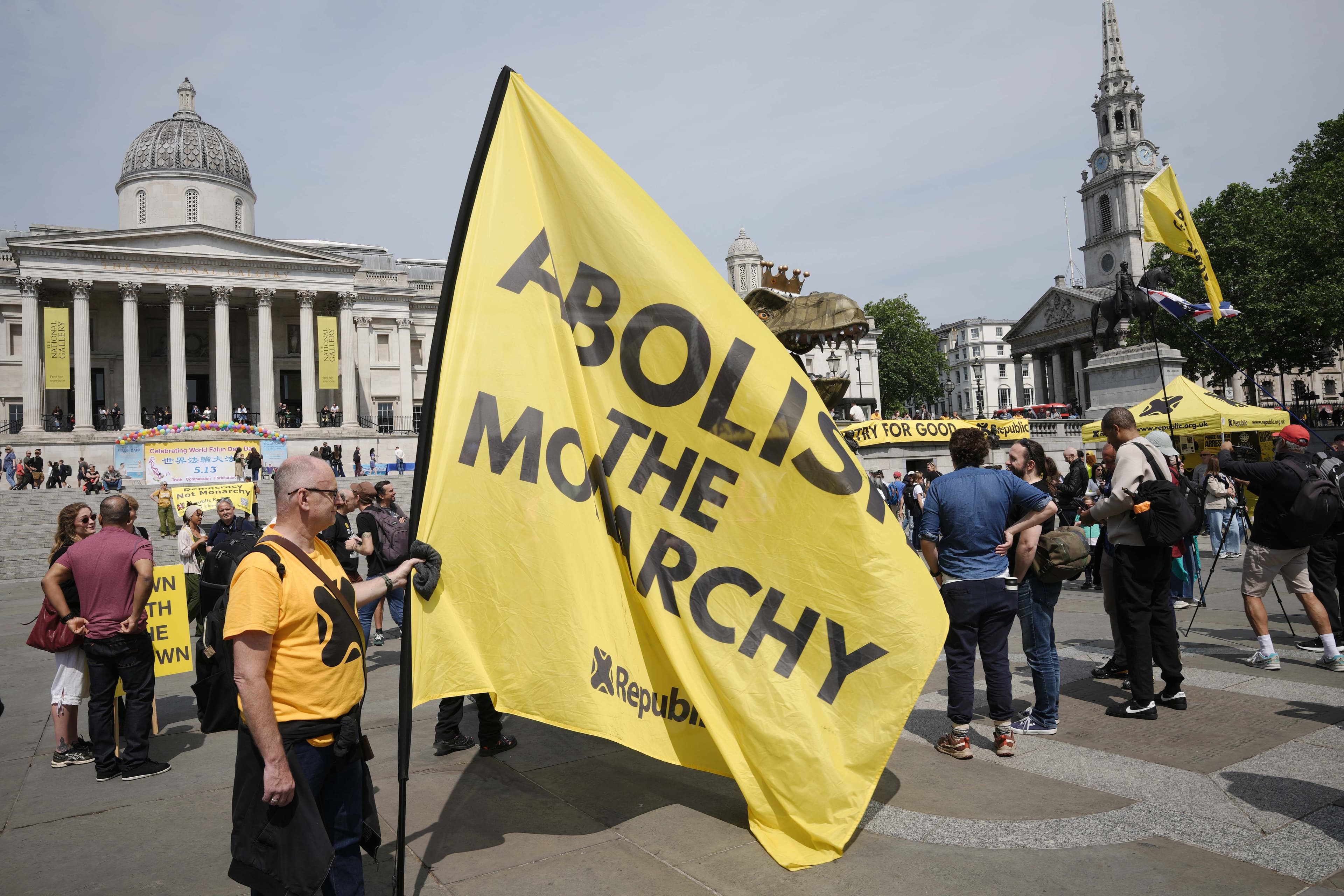 Protesters outside Buckingham Palace call for the monarchy to be abolished