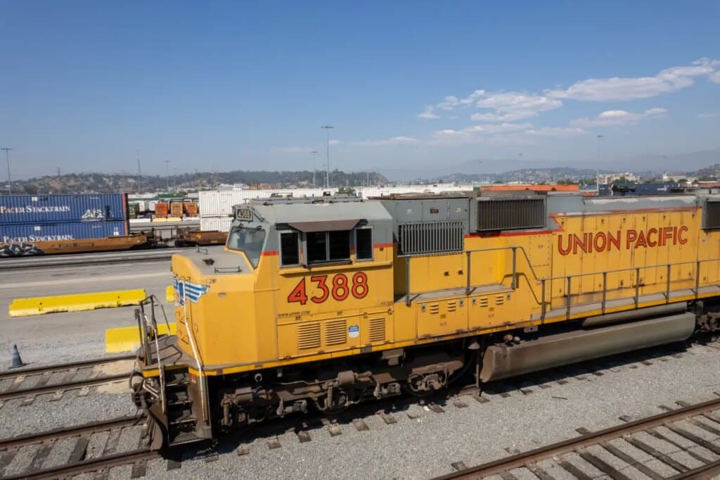 6 people found dead inside Texas railroad boxcar