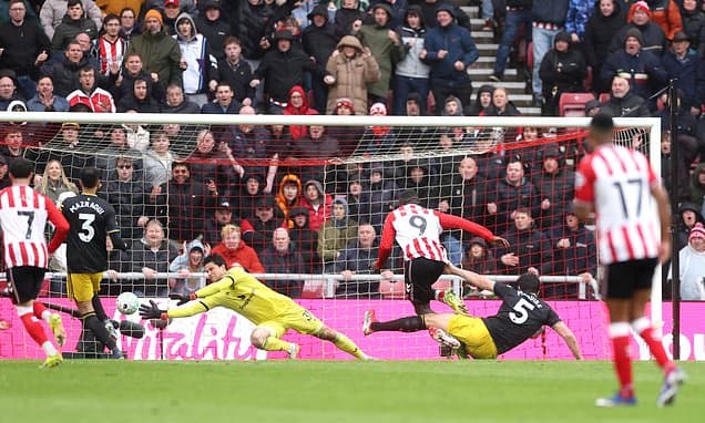 Sunderland vs Manchester United - Premier League LIVE: All the latest team news, scores, and updates as Reds Devils tested early by lively Black Cats, plus Brighton go 2-0 up against Wolves in hunt for European football