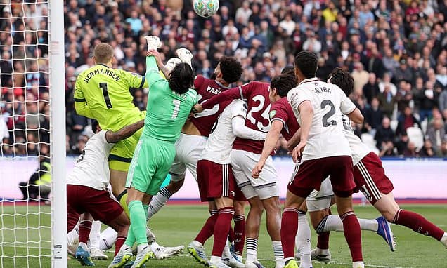 Nuno Espirito Santo fumes after West Ham denied dramatic late equaliser by VAR in Arsenal clash - and claims referees are 'confusing' themselves over 'wrestling' in the box