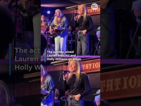 Gwyneth Paltrow shines in Nashville. See the actress sing on stage.