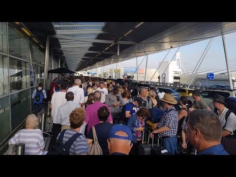 Self-diagnosed dyslexics allowed to jump airport queues and given VIP lounge entry