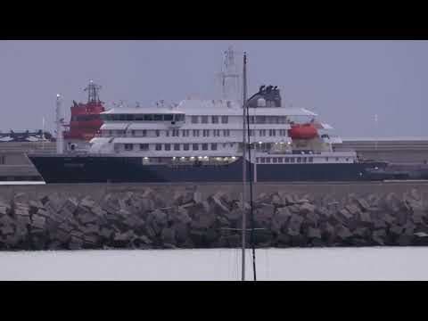 Evacuations begin as hantavirus-hit ship docks in Tenerife