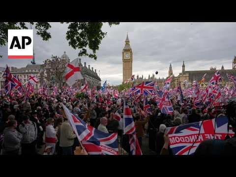 Thousands in London gather for far-right and pro-Palestinian protests