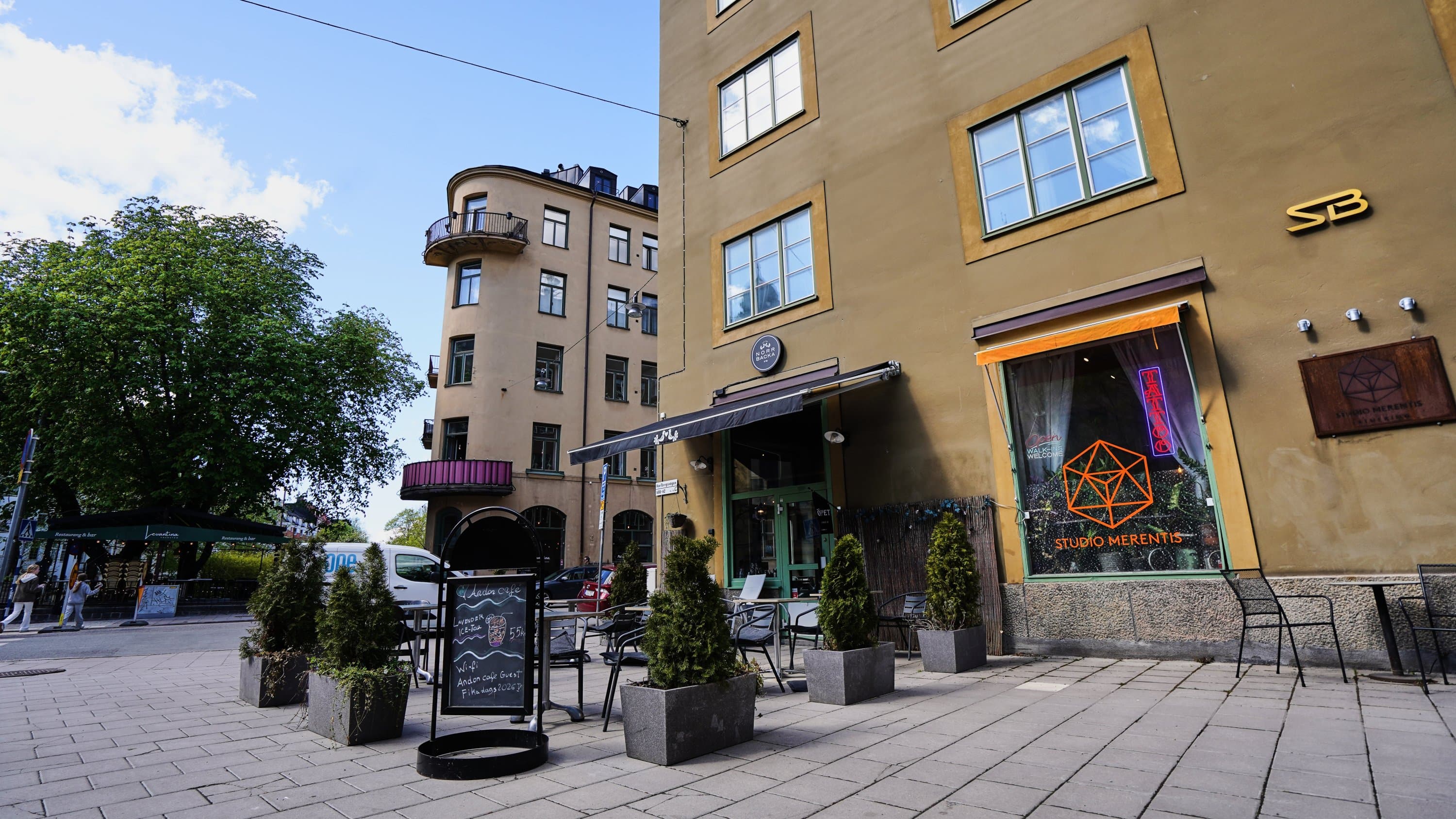 Meet Mona: AI manager running Stockholm coffee shop