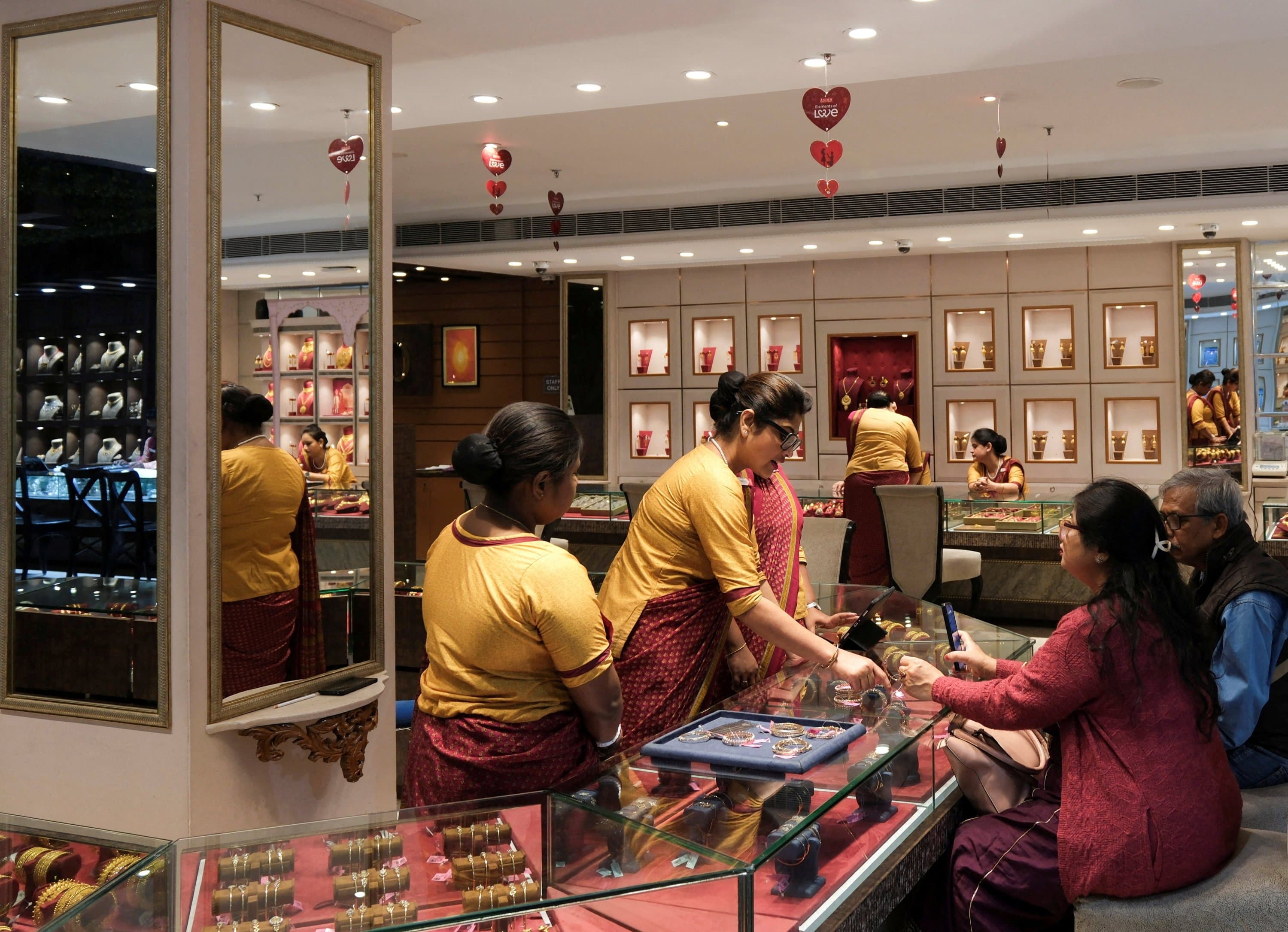 Modi urges Indians to pause gold purchases to protect rupee