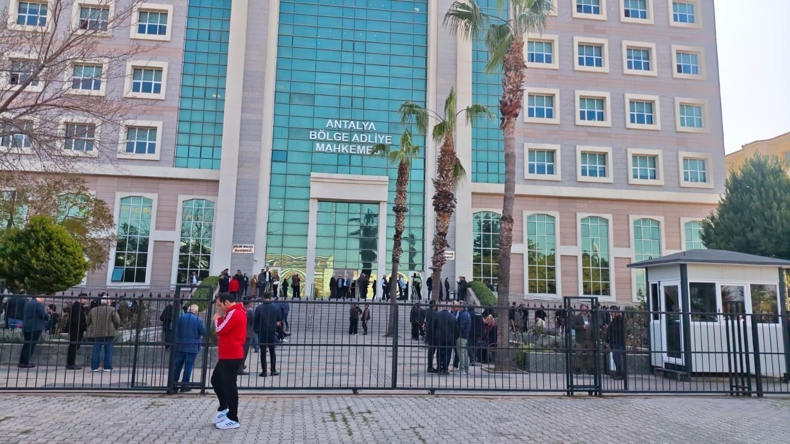 CHP mayor for Türkiye’s Antalya reportedly confesses corruption