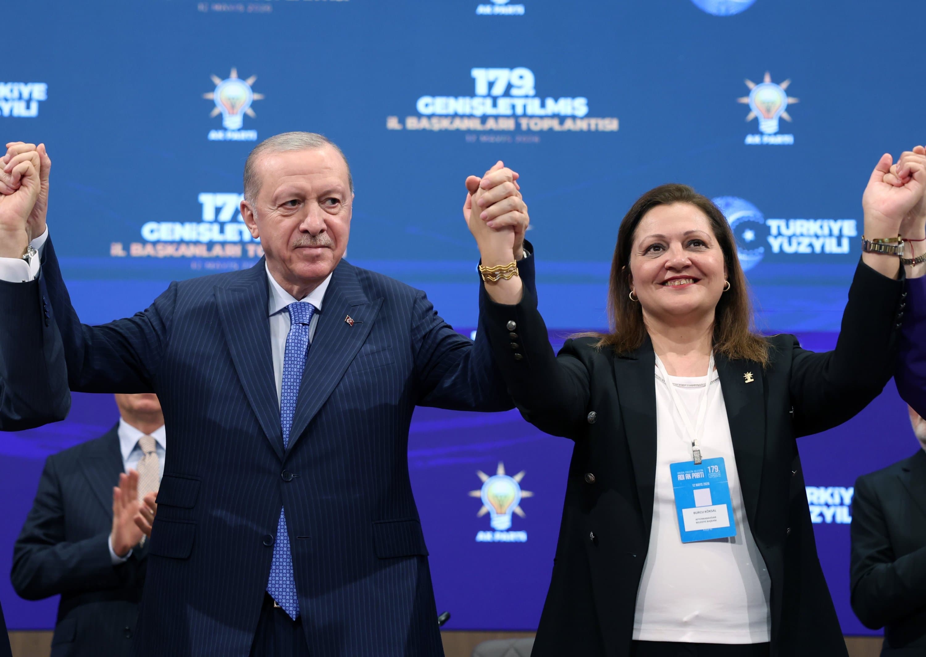 Erdoğan blasts Turkish opposition over defections, diaspora criticism