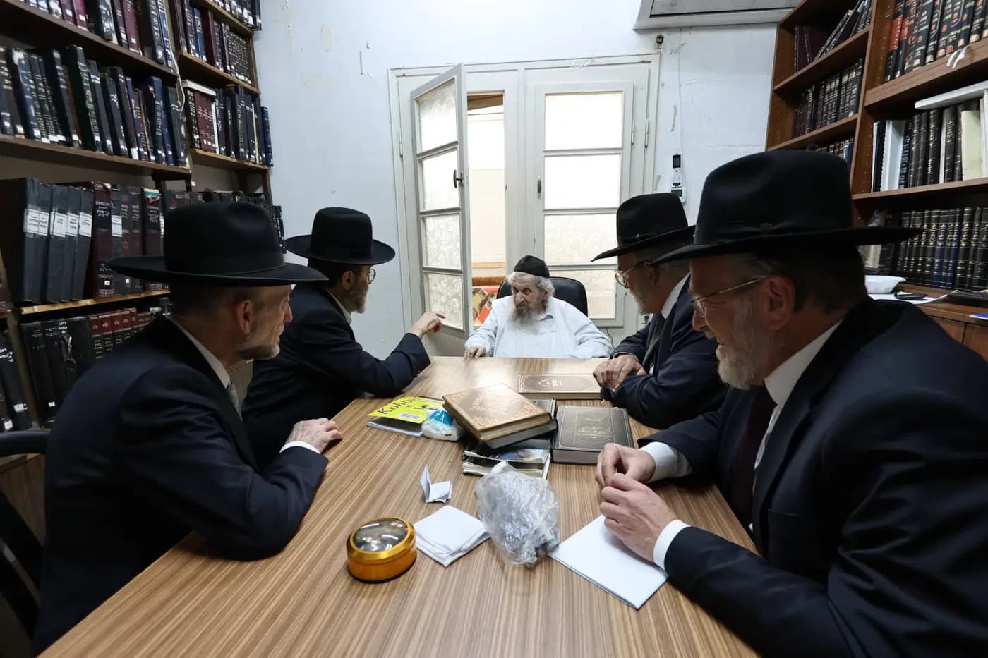 BREAKING: Rabbi Lando Orders Dissolution of Knesset