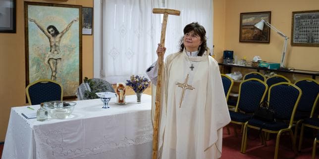 Spanish woman priest challenges the Vatican