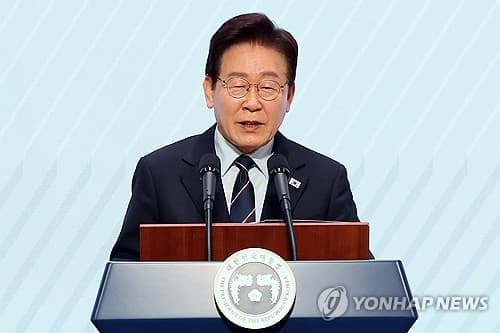 Lee's approval rating inches up to 59.7 pct