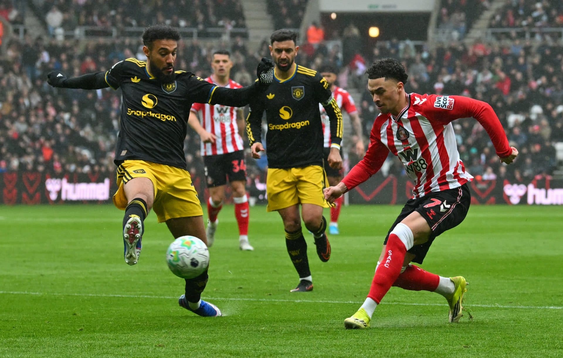 Carrick continues Man Utd audition, Brighton 2-0 up against Wolves – live
