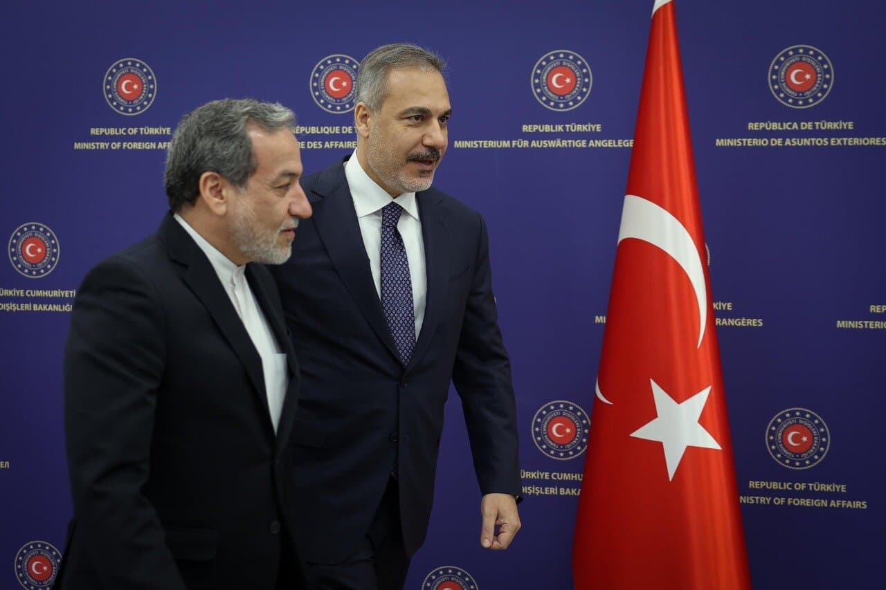 Iran, Turkey top diplomats confer on recent reg. developments