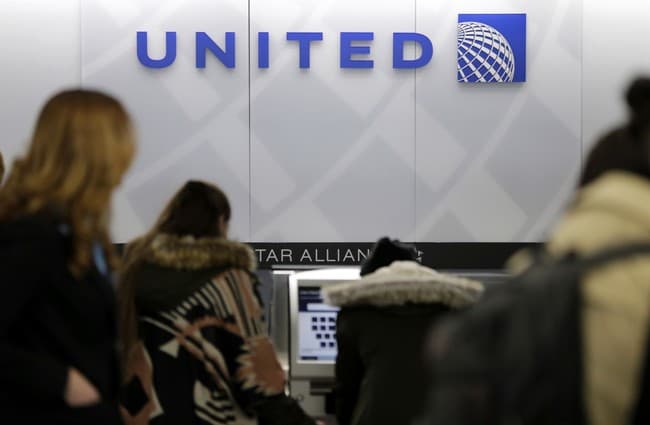 United Pilot Has Been Grounded Over '8647' Facebook Post
