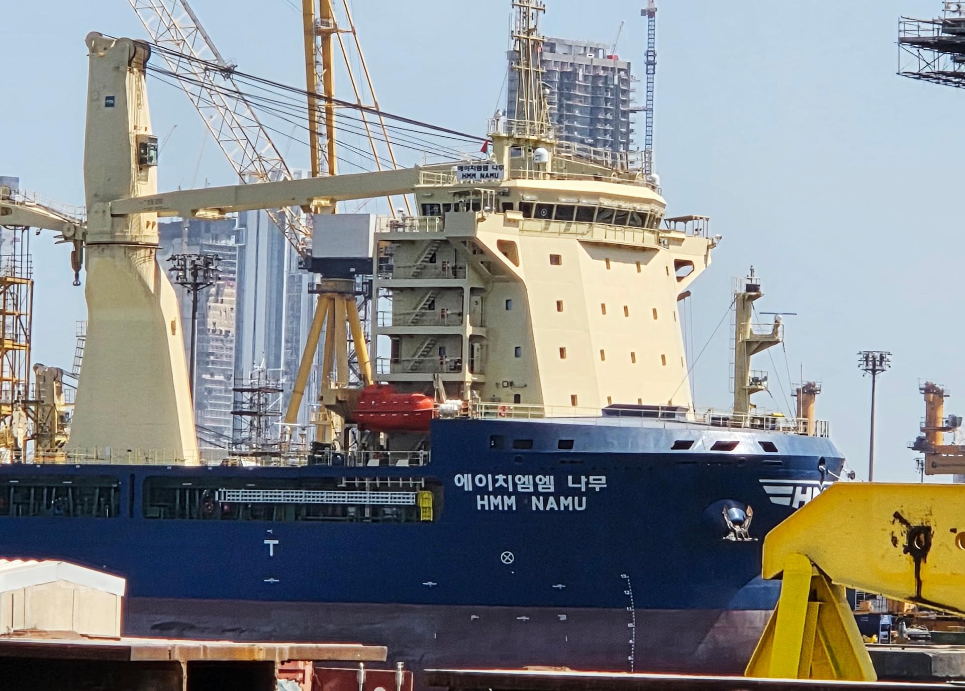 Gov’t says unidentified objects struck HMM Namu near Hormuz