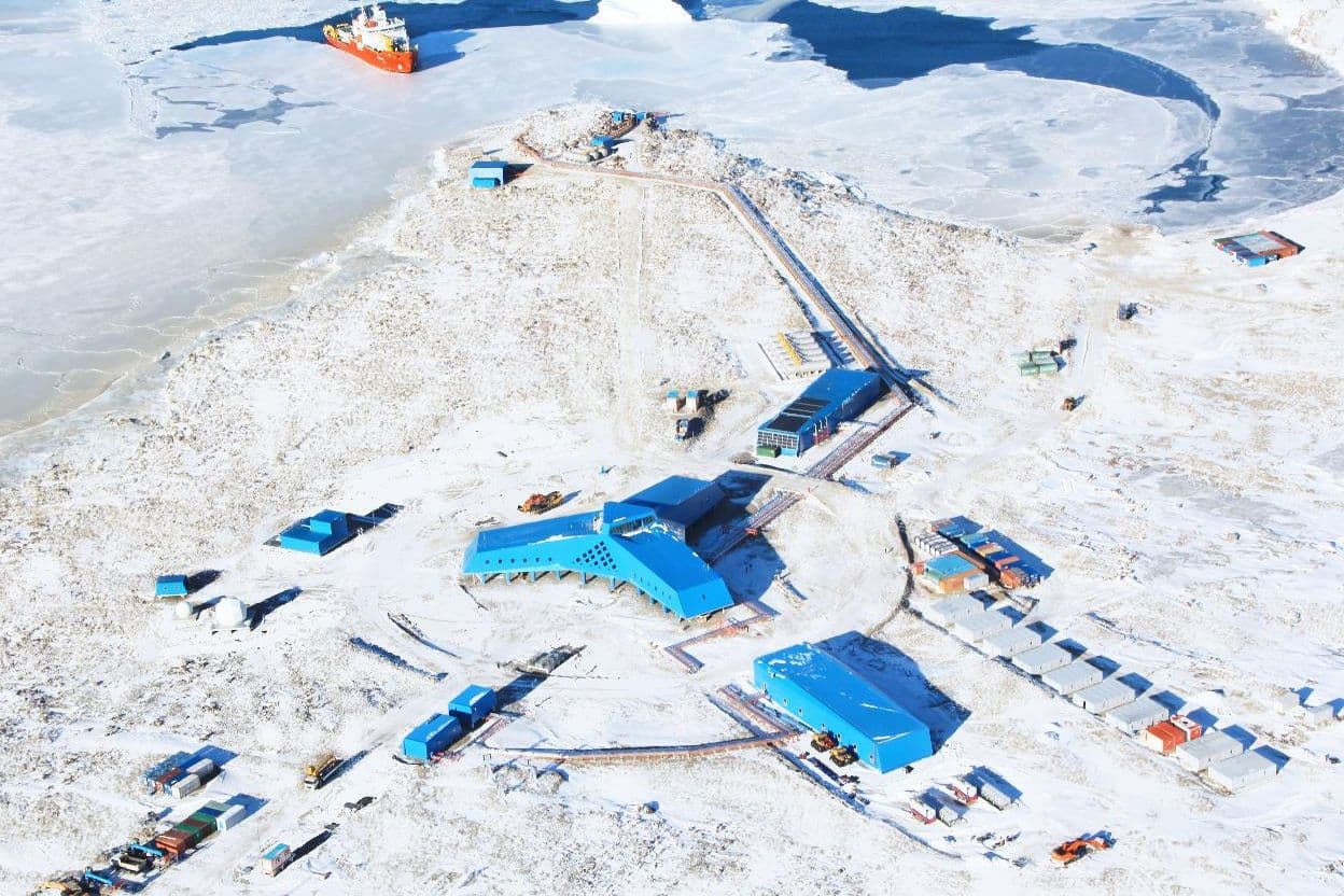 Blade threat at Korea's Antarctic base puts crew member under police investigation
