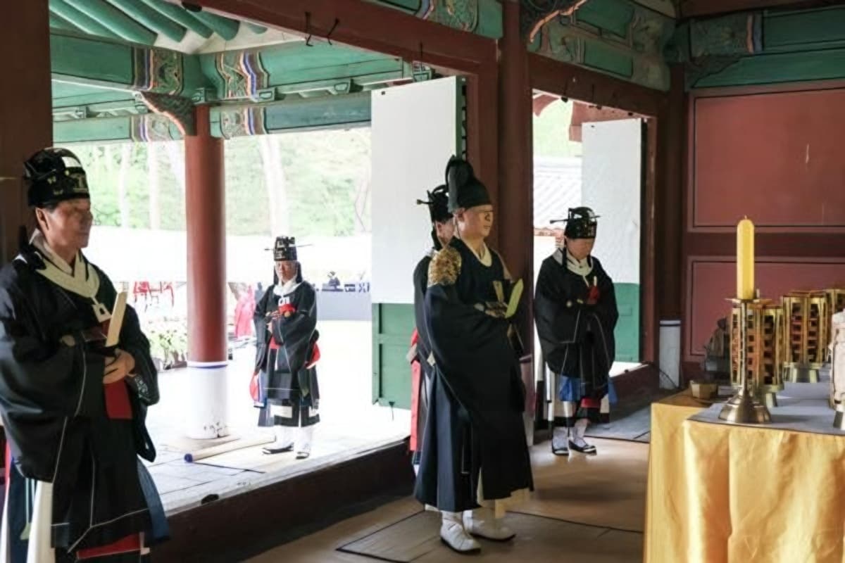 Rites, performances honor King Sejong, architect of Korean alphabet