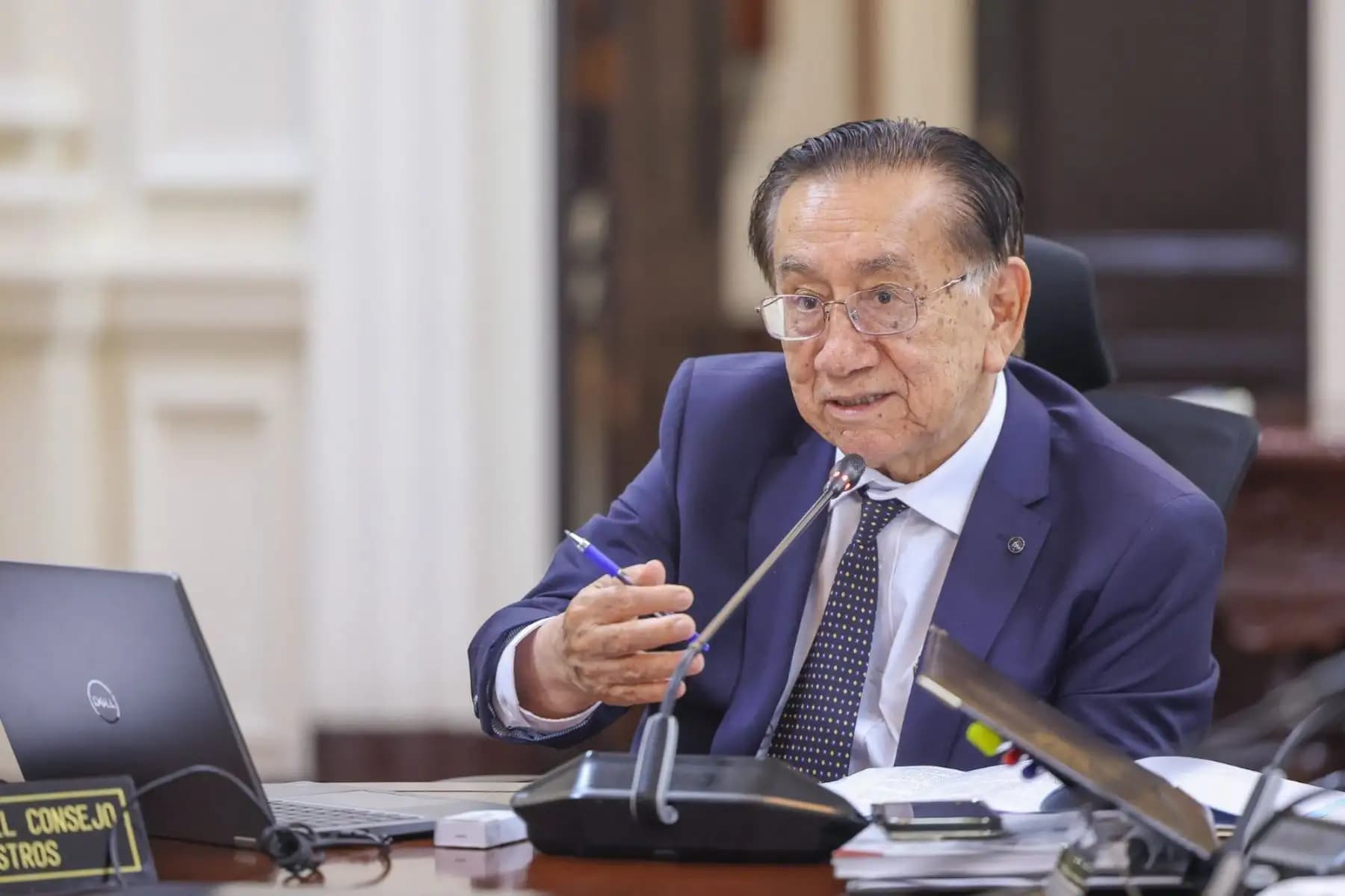 President Balcazar greets Peruvian mothers on their day