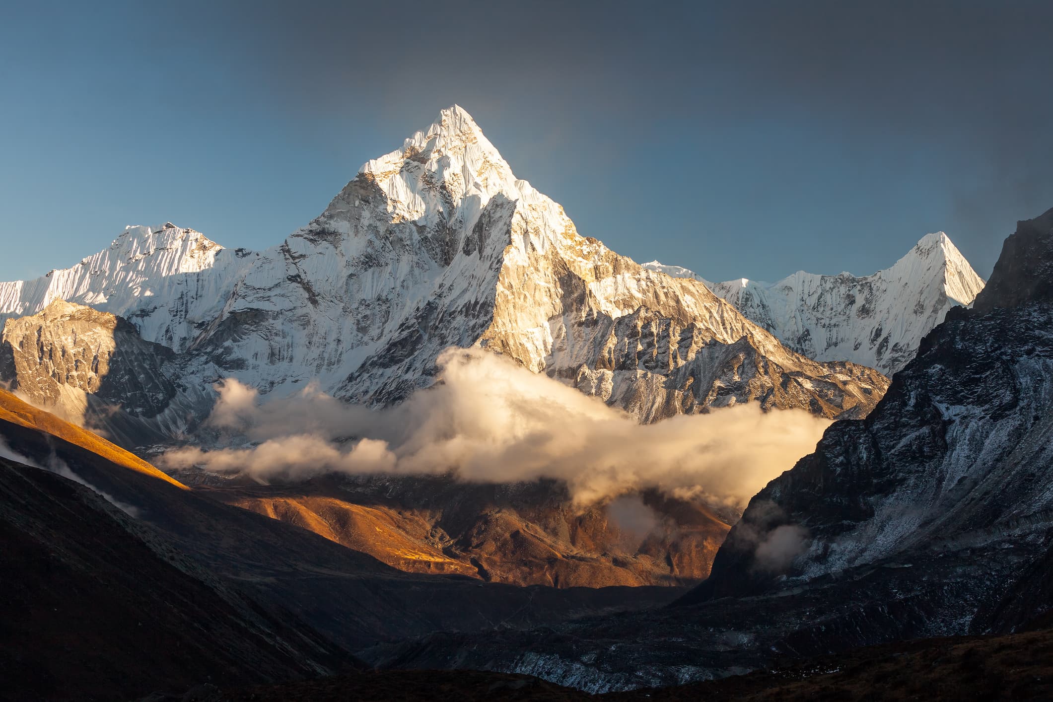 Everest death toll for May rises to 5 after Nepali Sherpa guide falls into crevasse