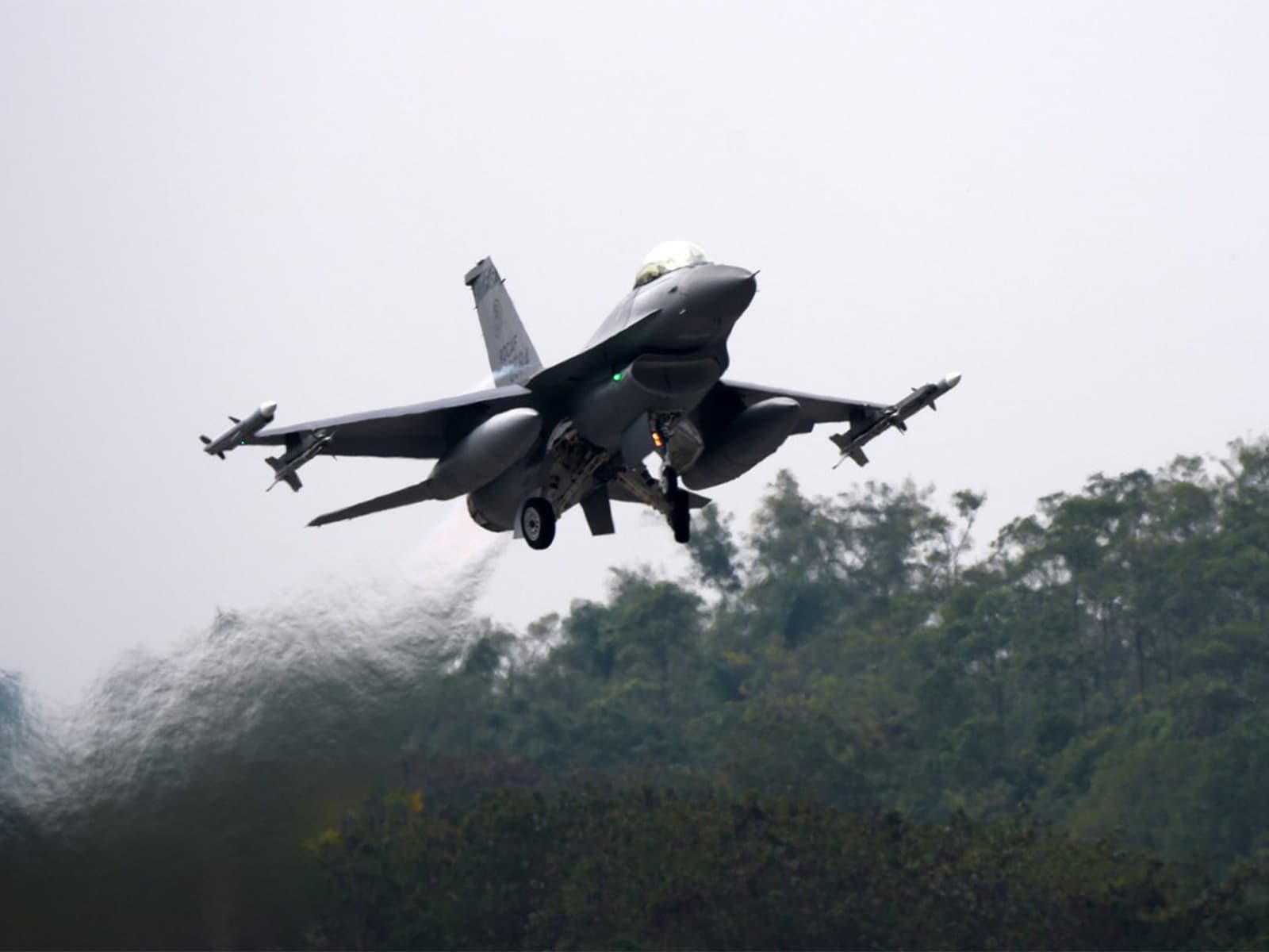 Taiwan detects heightened Chinese military activity around its territory