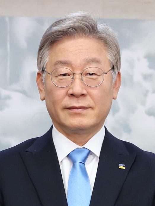 [Photo] South Korea’s president is now reportedly calling for consideration of an ICC arrest w [...]