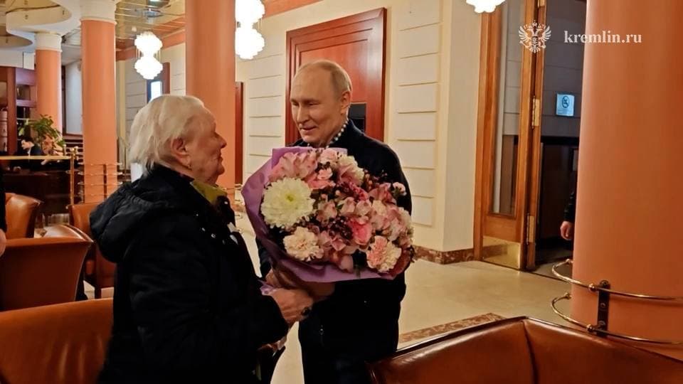 [Photo] Vladimir Putin met with his schoolteacher Vera GurevichThe President invited her to at [...]