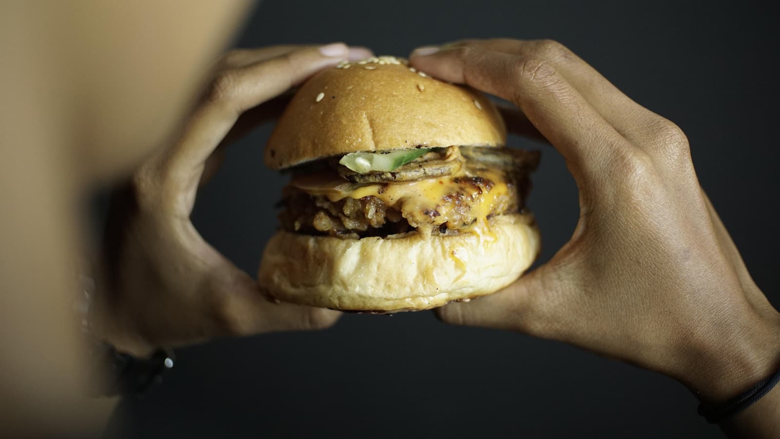 The Shift That Wouldn’t End: How One Fast Food Worker Survived 13 Hours Completely Alone