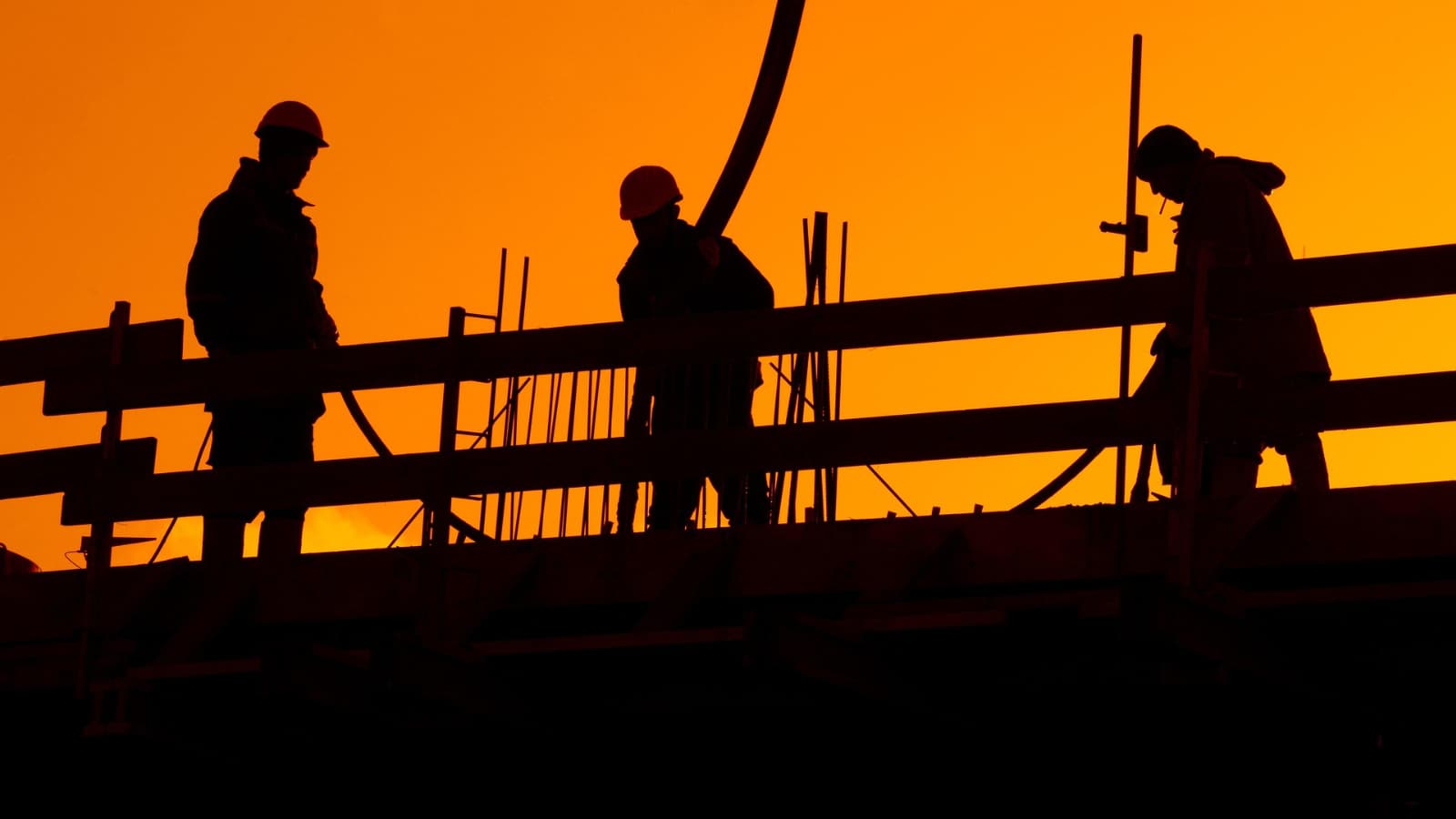 The HOA Blockade: Why Construction Workers Were Kicked Out Just Days Before a Major Condo Sale