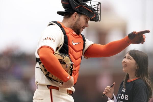 Guardians get Gold Glove-winning C Patrick Bailey from Giants
