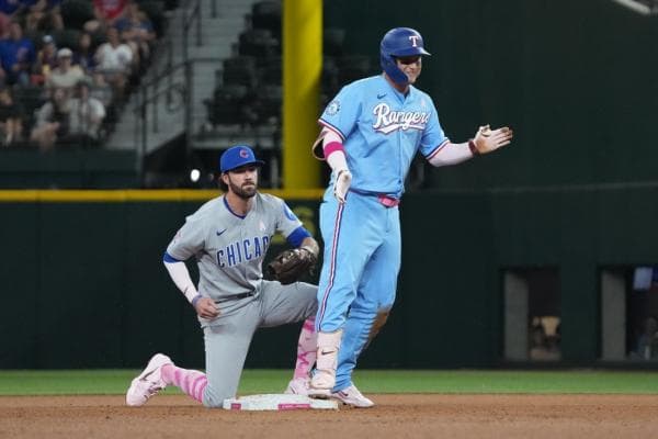 Jacob deGrom strikes out 10 to lead Rangers over Cubs