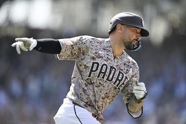 Nick Castellanos homers in 9th, Padres beat Cardinals