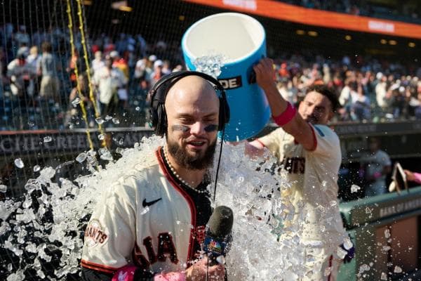Giants fight back to beat Pirates in 12 innings