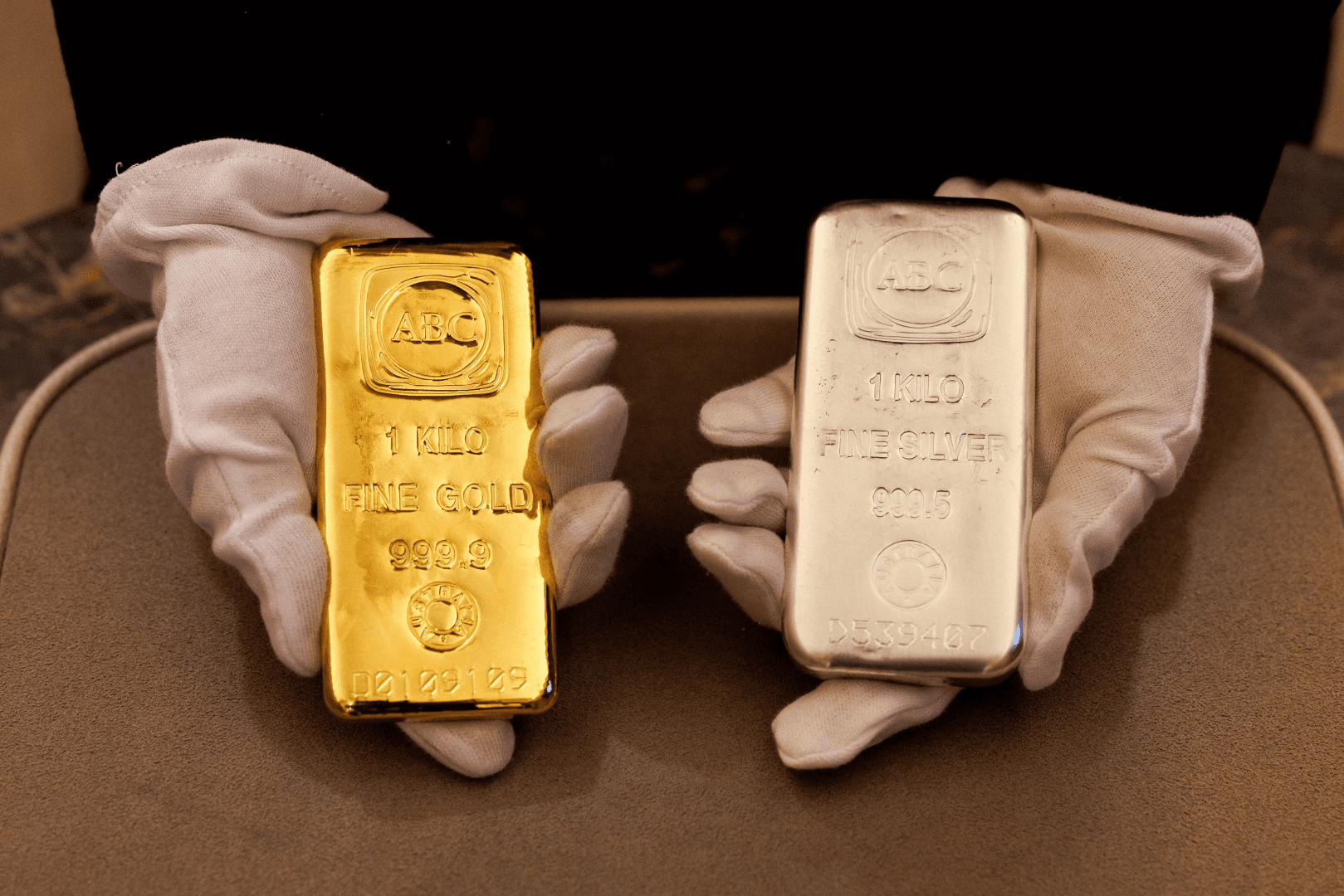 Gold prices fall as silver gains ground