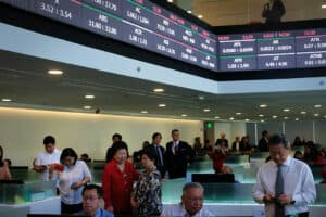 PSEi falls as profit-taking, war weigh on sentiment