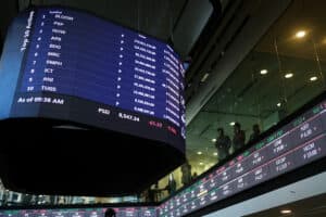 Philippine stocks edge up on bargain hunting