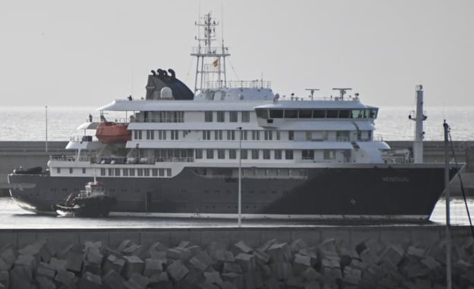 Spain evacuates hantavirus-hit cruise ship off Tenerife