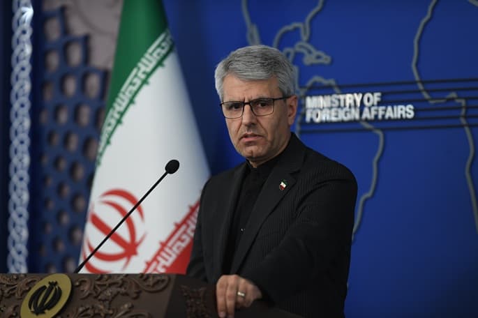 Iran says proposal seeks only ´legitimate rights´, Trump weighs military task to guide ships