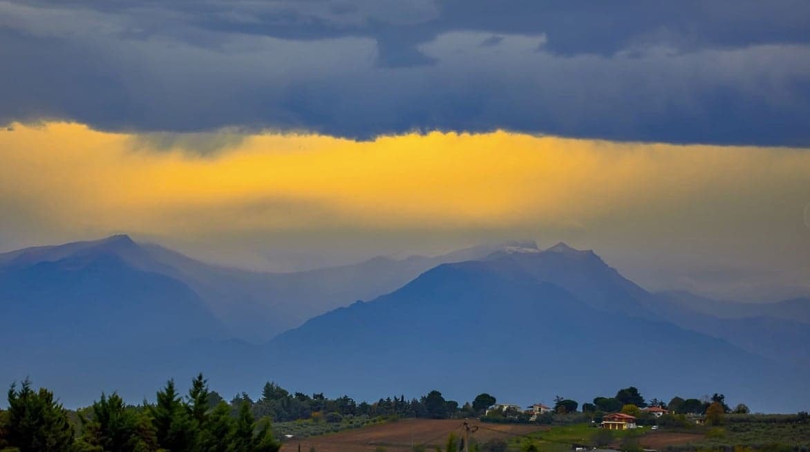 Rescue called off on Mount Olympus after hikers contact authorities