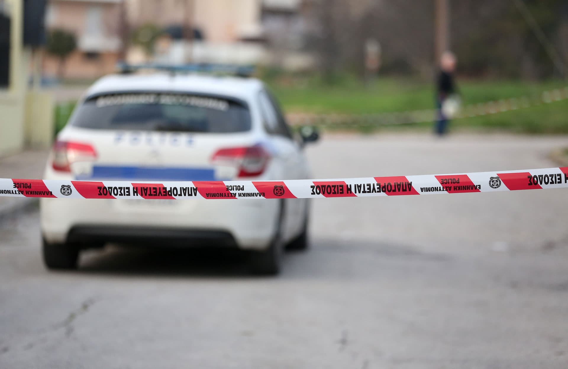 Police save elderly couple from shotgun-wielding son