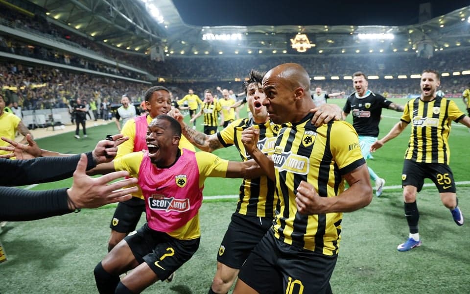 AEK comes from behind and wins the Super League