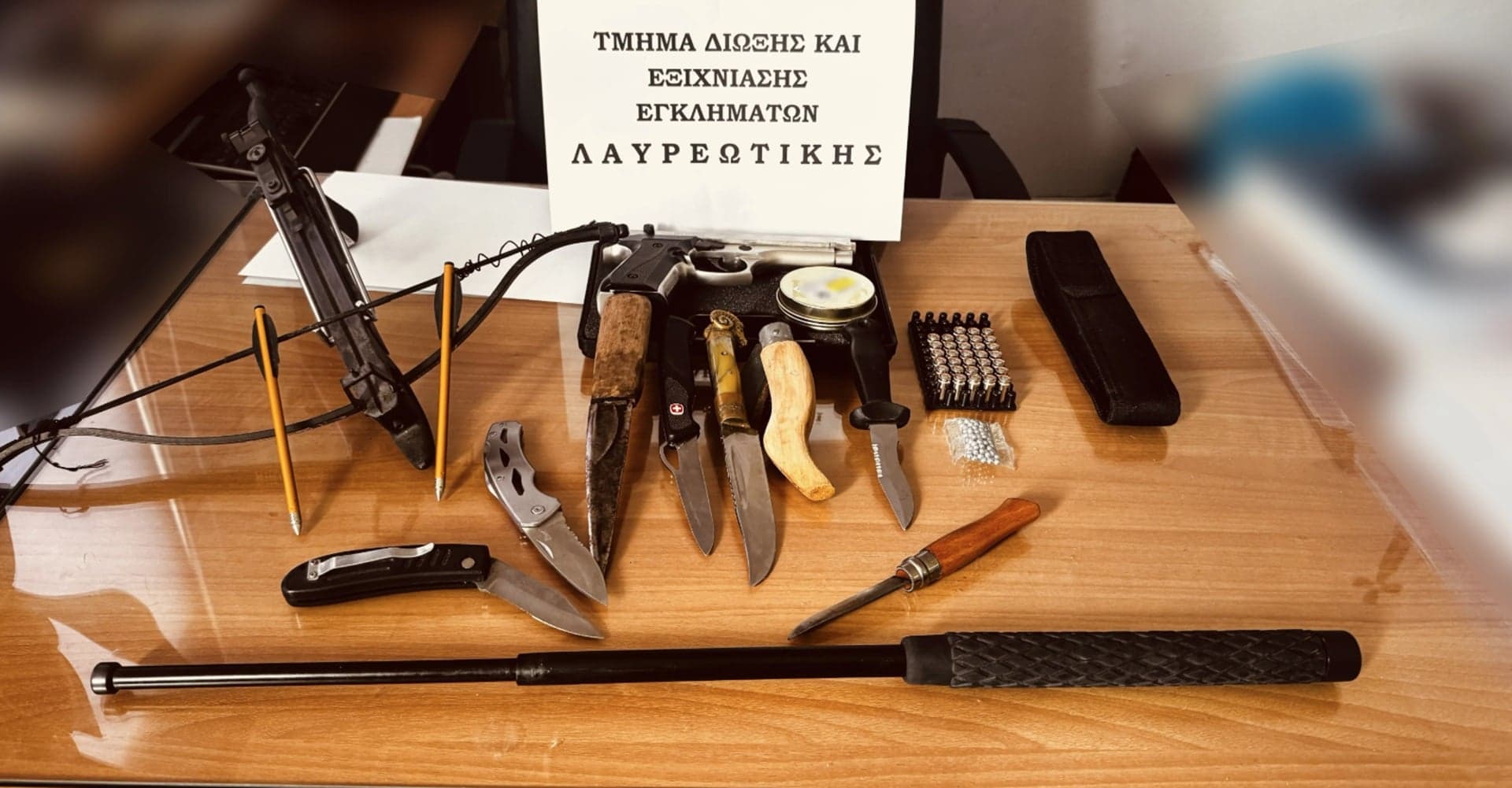 Police nab man in Lavrio over weapons stash