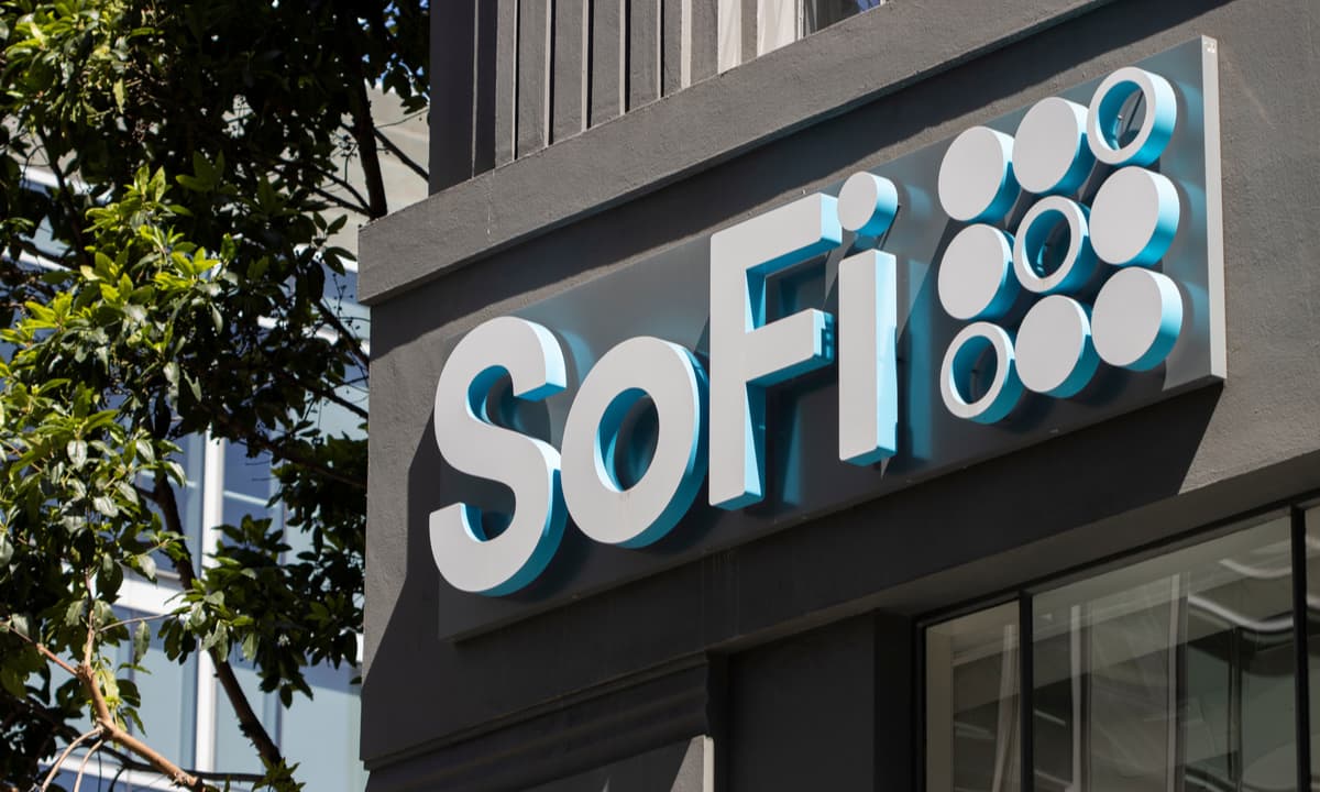 SoFi Stock Down 52% From Peak as NASDAQ: SOFI Navigates Record Results and Short Pressure