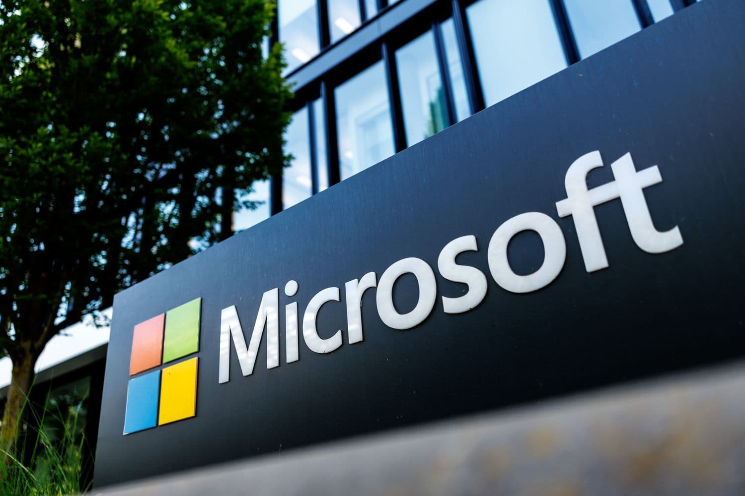 SEC Filing Reveals Whittier Trust Holds $473.79 Million in MSFT as Microsoft Posts Landmark Quarter